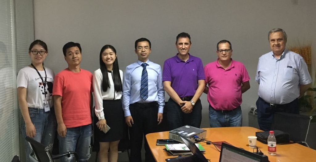 El doctor Antonio Vázquez visita la empresa China Nuctech LargueV Instrument Corp. Ltd