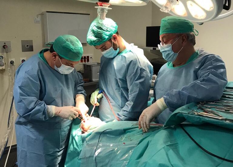 Cirugía facial completa Dr. Antonio Vázquez, cirujano maxilofacial en Barcelona y cirugía estética de la cara.