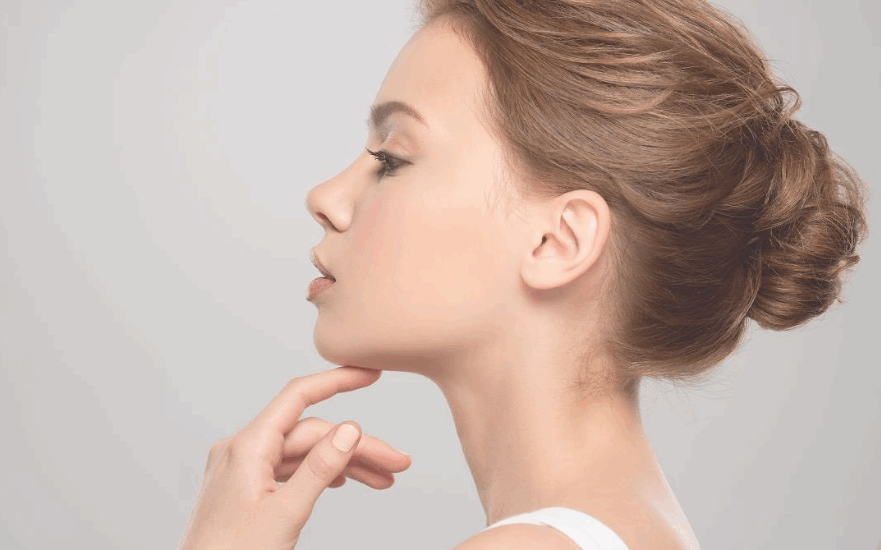 Rinoplastia ultrasónica frente a métodos tradicionales Rinoplastia ultrasónica frente a métodos tradicionales. Una mirada experta con el Dr Antonio Vázquez, cirujano maxilofacial y profesor.