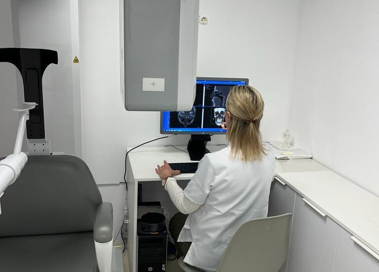 Cómo el TAC 3D Eleva la Precisión y Seguridad en Intervenciones Maxilofaciales