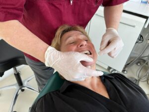 Resultados positivos con la férula de descarga AVR Maxilofacial, protección dental avanzada con tecnología de resina rígida transparente