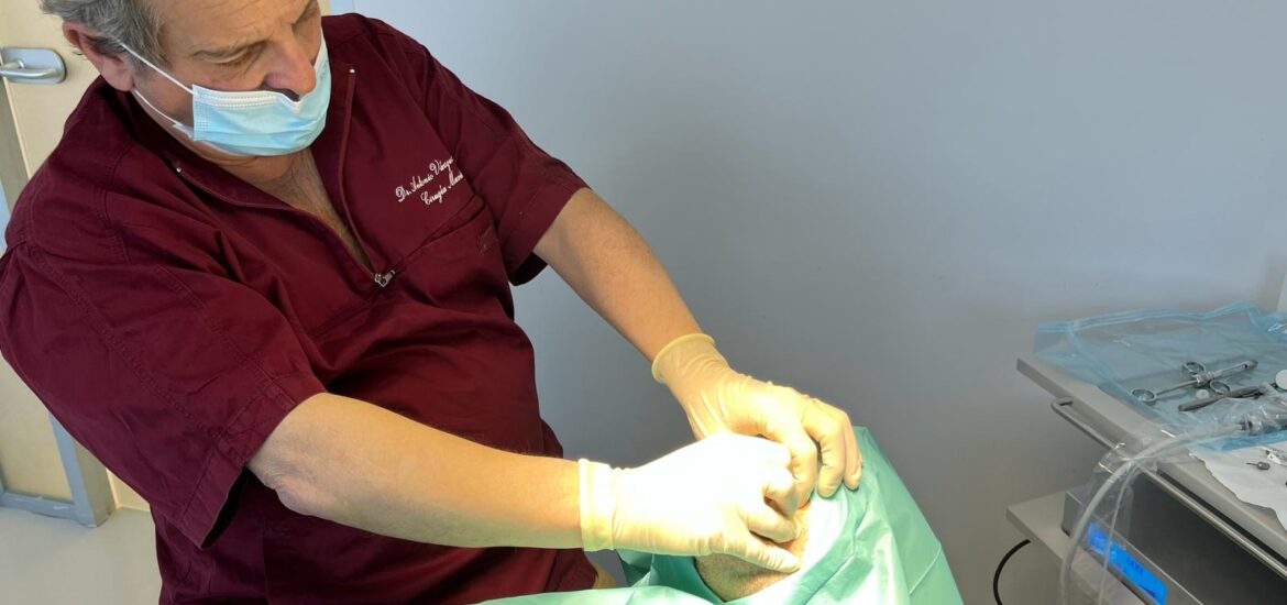 Éxito en la cirugía de dos implantes dentales