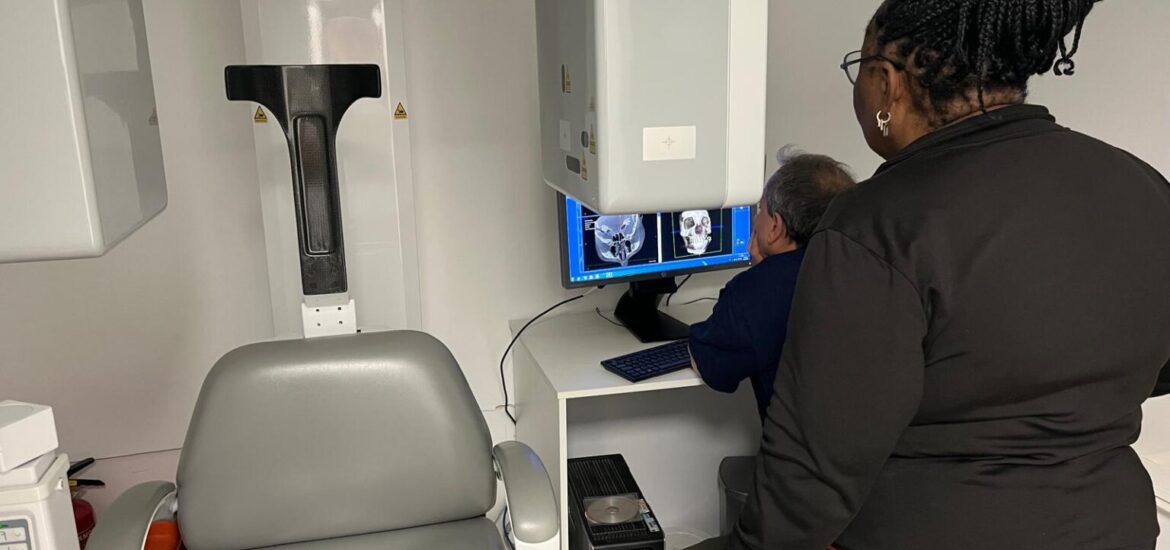 Revoluciona tu experiencia dental con tecnología 3D Descubre cómo el escáner 3D en AVR transforma tu tratamiento dental, ofreciendo precisión, transparencia y tranquilidad en cada paso.
