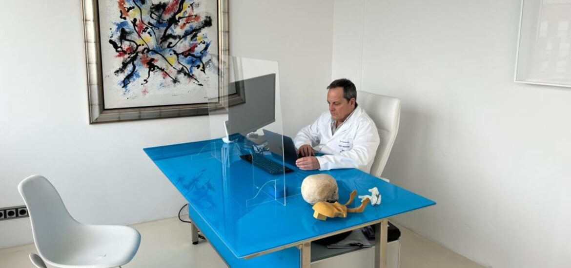 Hubo un tiempo en el que exhibir una cirugía era un símbolo de estatus. Labios excesivos, pómulos pétreos y expresiones congeladas inundaban las calles. Pero en 2026, el código ha cambiado. En los círculos más exclusivos de Barcelona, el nuevo estándar de éxito es la Estética Silenciosa: intervenciones de altísima precisión que mejoran el rostro sin dejar rastro del paso por el quirófano.