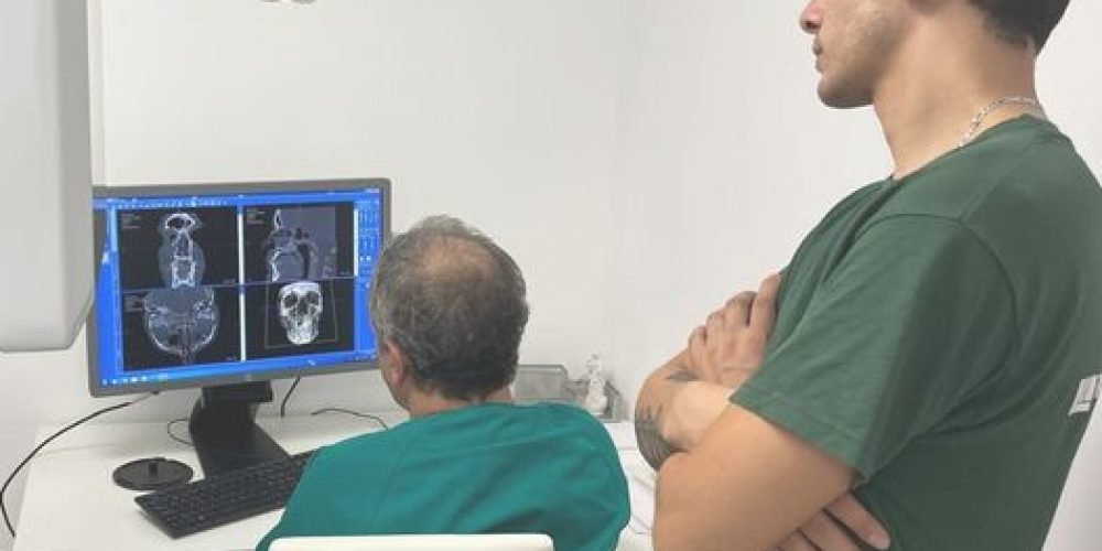 Reconstrucción ósea con implantes