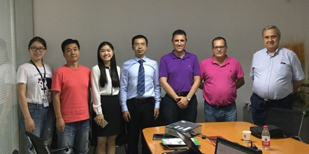 El doctor Antonio Vázquez visita la empresa China Nuctech LargueV Instrument Corp. Ltd